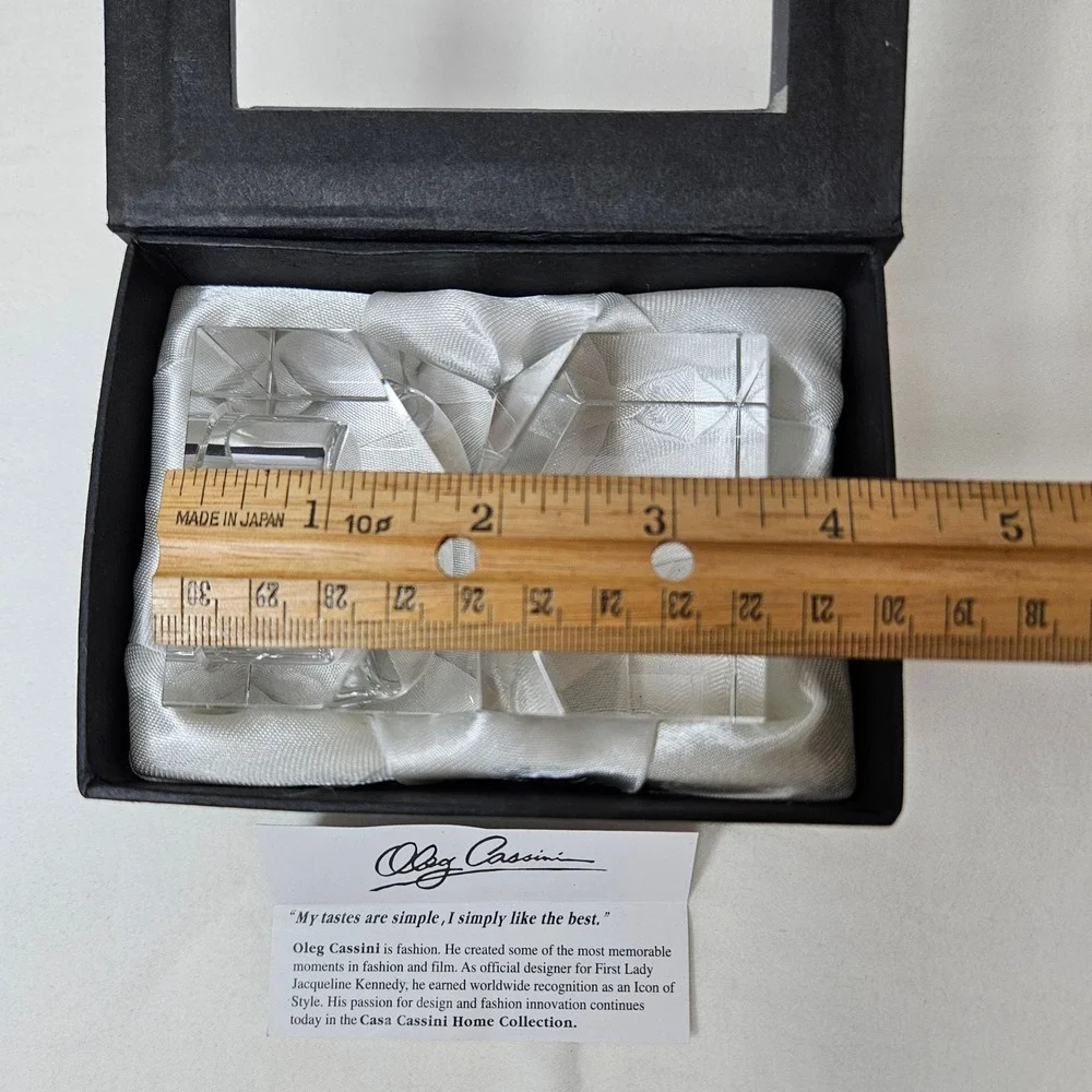 Oleg Cassini measurements height